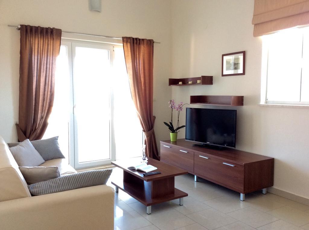 Apartments Kovacic Malinska Oda fotoğraf